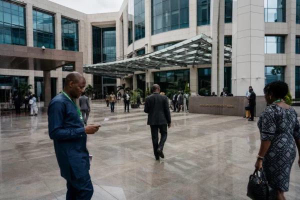 À Abidjan, la BAD veut protéger les PME africaines face aux subventions étrangères et accélérer l’industrialisation
