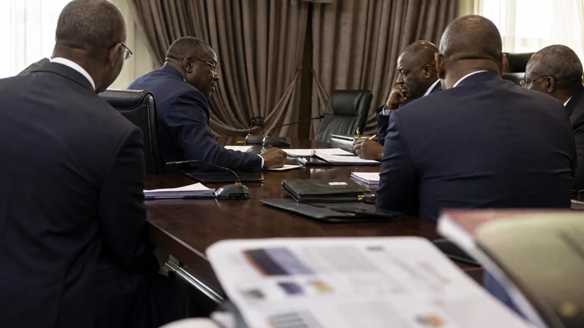 Au Nigeria, la dette record pèse moins par son montant que par des intérêts qui étouffent le budget fédéral d’Abuja