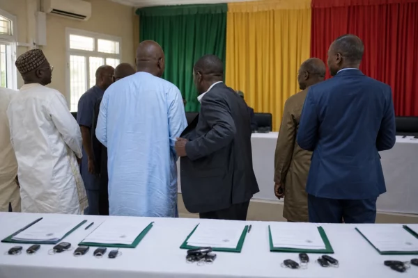 En lançant 2 000 taxis à Conakry, la Guinée tente de sortir sa mobilité urbaine de la saturation et d’absorber la croissance