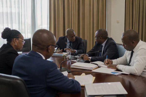 Au Congo, la dépendance aux titres publics régionaux renchérit la dette et resserre la marge budgétaire de Brazzaville