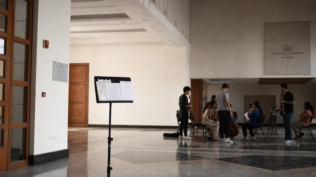 Au Caire, de jeunes musiciens inventent une œuvre collective entre oralité méditerranéenne et orchestre symphonique