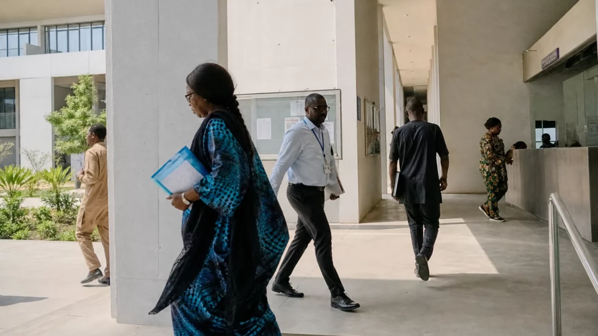 Au Sénégal, Diomaye Faye accélère sa propre majorité tandis que des cadres de Pastef rallient le camp présidentiel