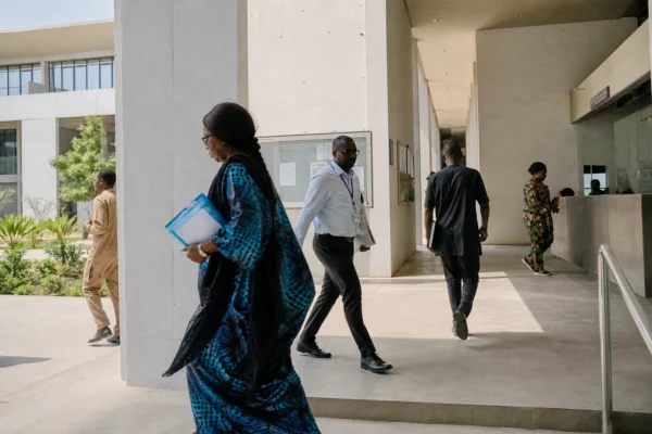 Au Sénégal, Diomaye Faye accélère sa propre majorité tandis que des cadres de Pastef rallient le camp présidentiel