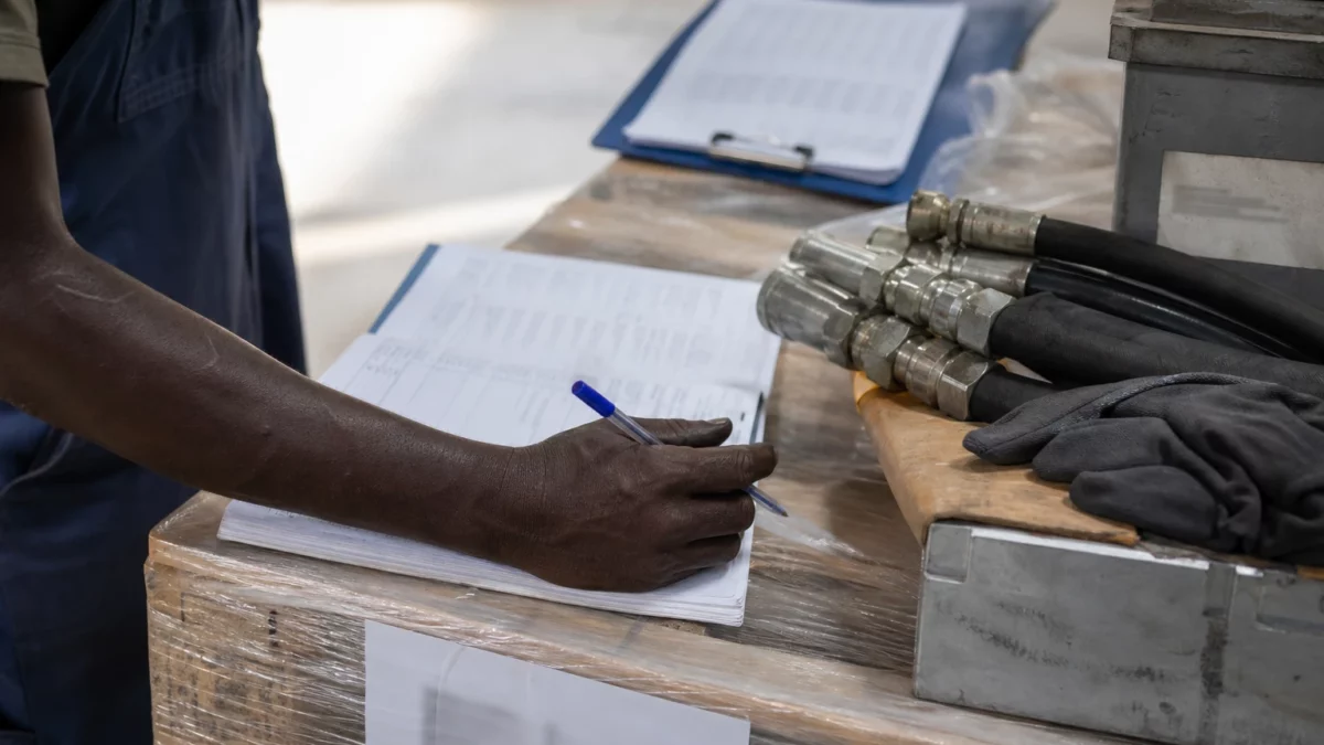Au Sénégal, SFTP Civil mise sur treize engins lourds pour sécuriser ses chantiers miniers et routiers en Afrique de l&rsquo;Ouest
