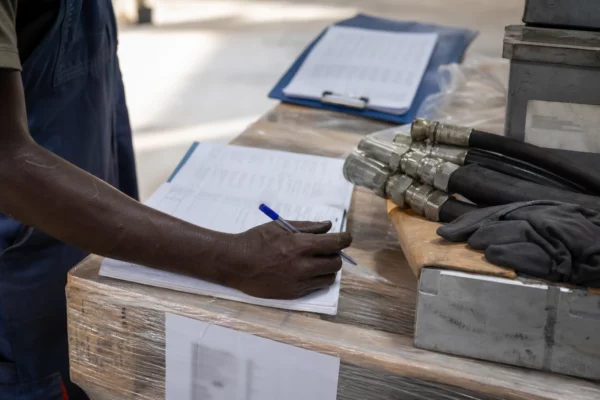 Au Sénégal, SFTP Civil mise sur treize engins lourds pour sécuriser ses chantiers miniers et routiers en Afrique de l&rsquo;Ouest