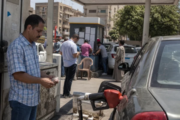 Égypte : pourquoi Madbouly refuse de caler les prix des carburants sur chaque baisse du Brent