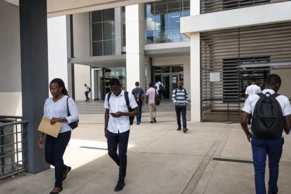 En Côte d’Ivoire, l’enseignement technique devient un levier concret pour rapprocher les jeunes de l’emploi qualifié
