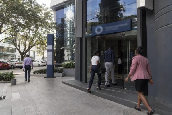 Au Kenya, KCB et la BERD réorientent 100 millions de dollars vers les PME, les femmes et les projets verts