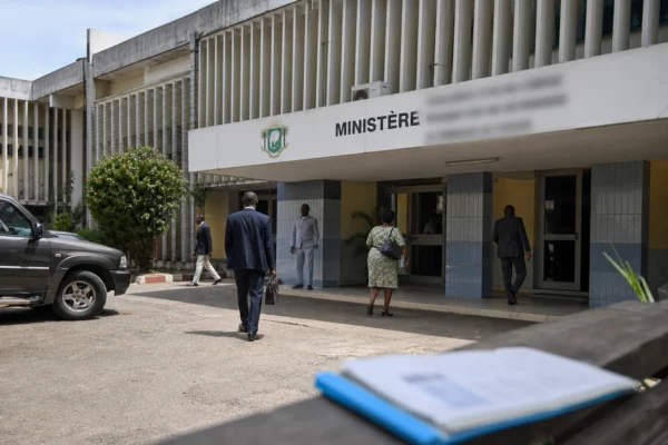 Côte d’Ivoire: la lutte contre l’orpaillage clandestin s’intensifie face à des réseaux plus mobiles et à des terres déjà abîmées