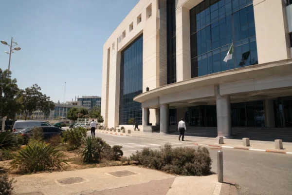 En Algérie, la vague de chaleur transforme le nord en zone de feux, avec des récoltes détruites et six morts