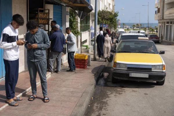 Au Maroc, la crise migratoire de Ceuta expose les limites de Schengen et ravive la tension avec Madrid
