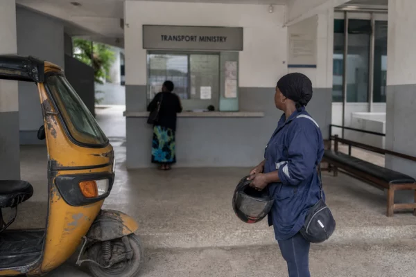 À Freetown, les femmes transforment le kekeh en réponse au chômage et aux limites du marché du travail en Sierra Leone
