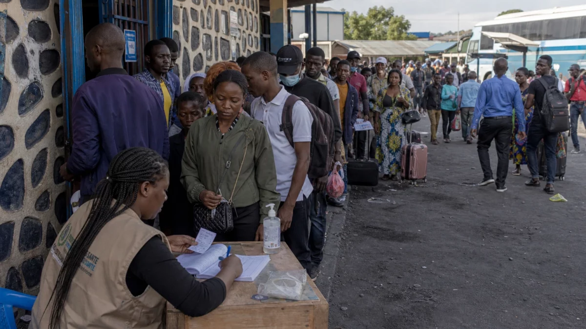 Ebola en RDC : Kinshasa remplace la quarantaine uniforme par une gestion du risque pour relancer la riposte