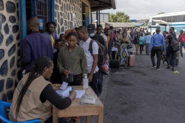 Ebola en RDC : Kinshasa remplace la quarantaine uniforme par une gestion du risque pour relancer la riposte