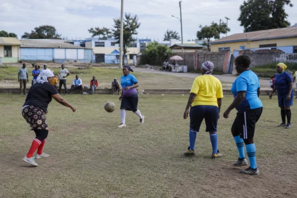 Au Kenya, des grand-mères font du football un levier de santé, de confiance et de lien social dans les villages