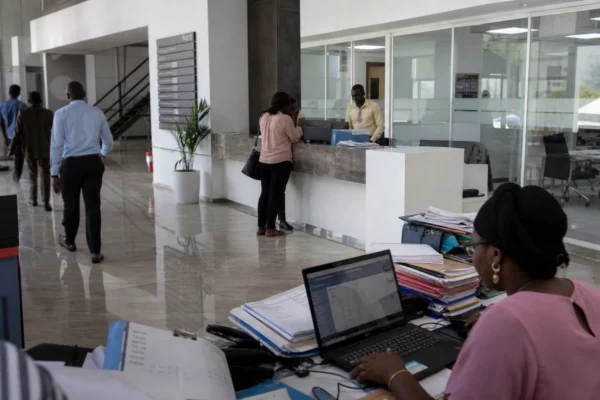À Conakry, la Guinée mise sur une taxe numérique pour capter les revenus des plateformes sans freiner les usages