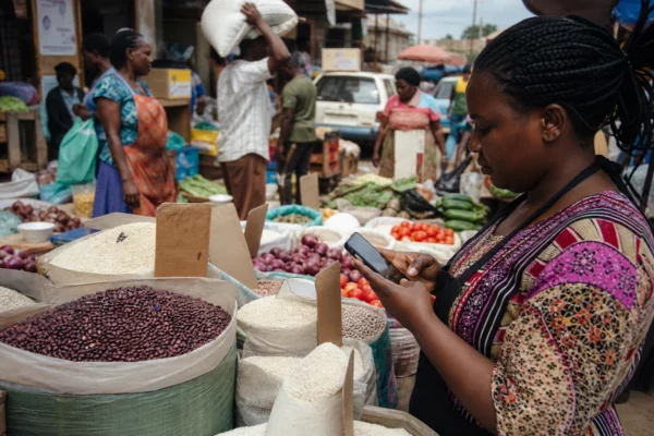 En Ouganda, l’aide alimentaire d’urgence tente de freiner la faim à Karamoja après la sécheresse