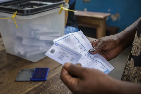 En RDC, le débat sur le référendum constitutionnel ravive les soupçons d’un troisième mandat autour de Tshisekedi