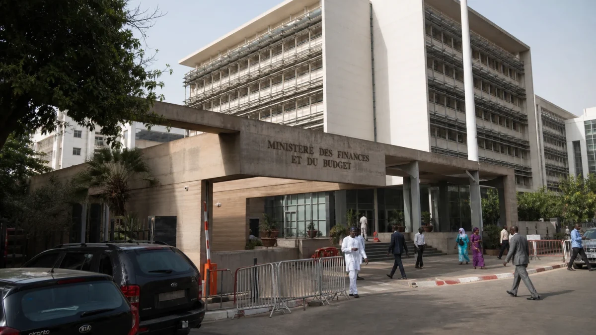 Sénégal : l’éventuel recours à Lazard révèle l’ampleur d’une dette devenue ingérable pour Dakar