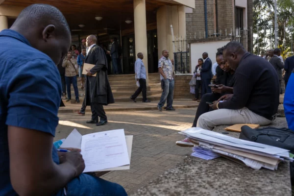 Au Kenya, le procès Albert Ojwang met la police face à la preuve vidéo et au soupçon d’impunité à Nairobi