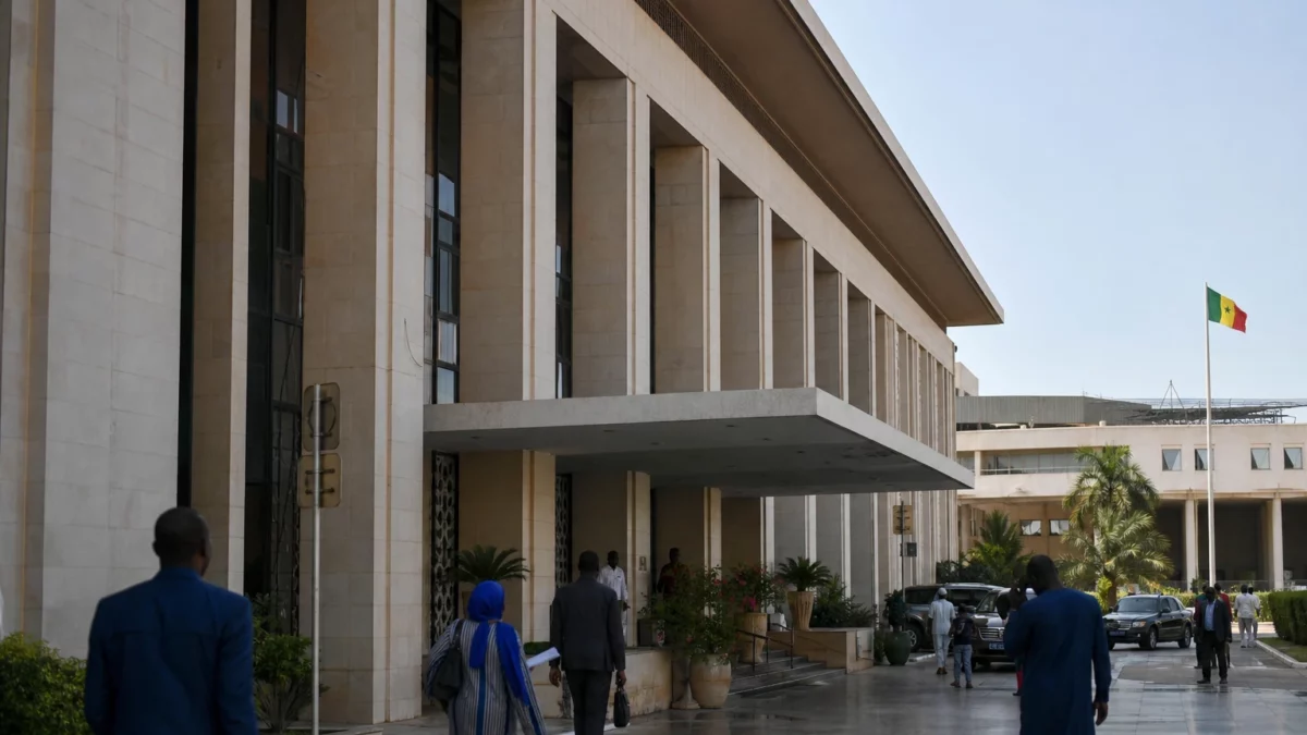 À Dakar, la rencontre entre Macky Sall et Diomaye Faye expose les fractures politiques du Sénégal avant la bataille onusienne