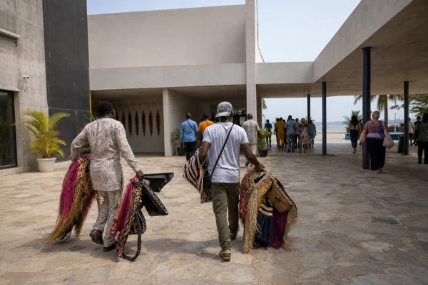 À Porto-Novo, le Festival des Masques change d’échelle et sert la stratégie touristique du Bénin vers une audience internationale