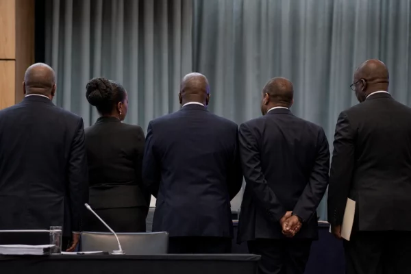 En Afrique du Sud, Ramaphosa gagne du temps sur l’affaire Phala Phala, mais la procédure de destitution reste ouverte