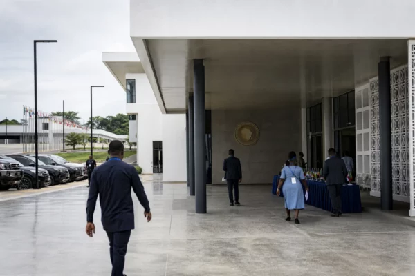 À Freetown, la Cédéao doit trancher sur la sécurité régionale, l’AES et la relève de sa Commission