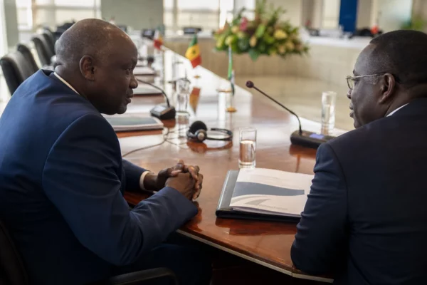 À Dakar, le parti de Diomaye Faye impose une nouvelle bataille politique après la rupture avec Sonko