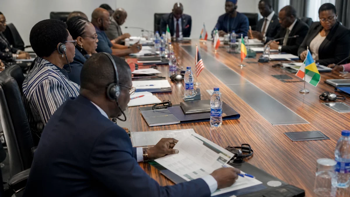 À Lagos, la boxe de rue transforme des jeunes Nigérians en talents malgré la pénurie d’infrastructures