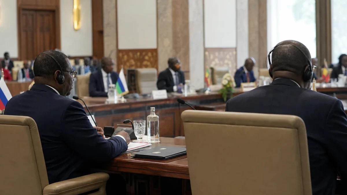 À Dakar, la rencontre Diomaye Faye–Macky Sall transforme une visite diplomatique en test politique pour le Sénégal