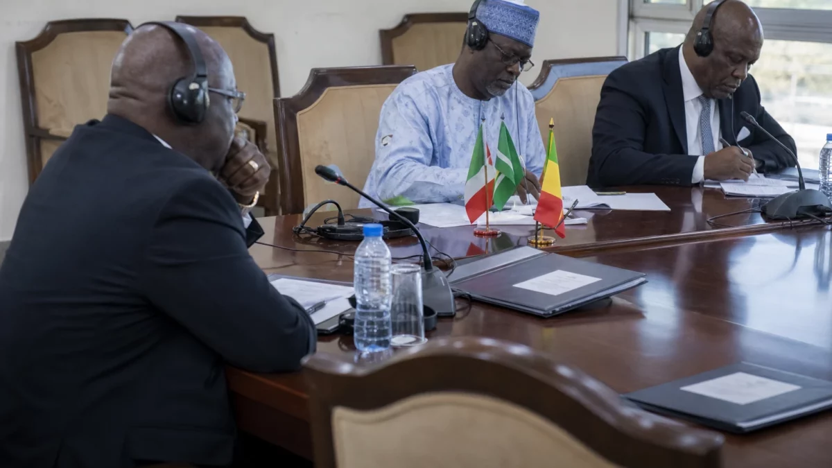 Au nord du Mali, l’embuscade d’Anéfis révèle la fragilité du corridor Gao-Bamako face aux alliances armées