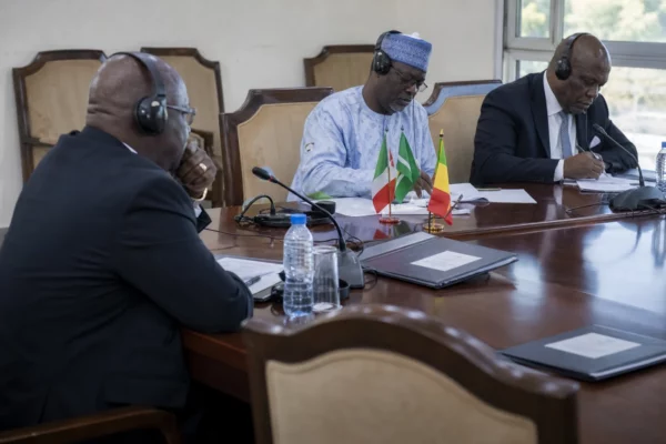 Au nord du Mali, l’embuscade d’Anéfis révèle la fragilité du corridor Gao-Bamako face aux alliances armées