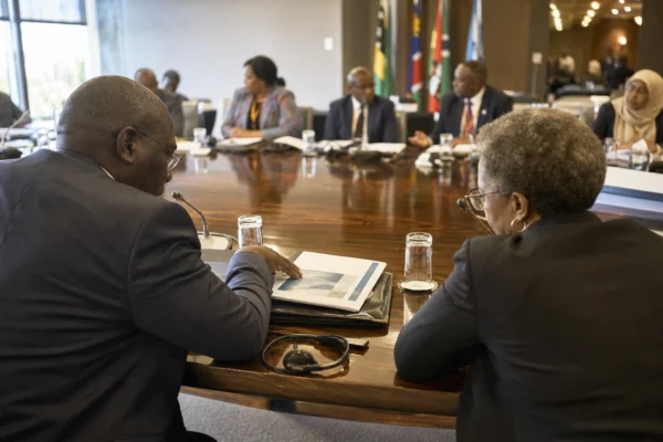 Afrique du Sud : la chasse aux sans-papiers révèle une crise migratoire et sociale devenue explosive