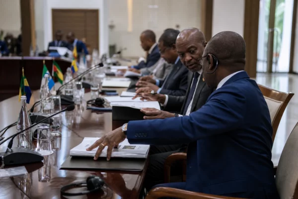 Au Gabon, la visite d’Oligui Nguema en France se heurte au dossier Bilie-By-Nze et aux attentes démocratiques
