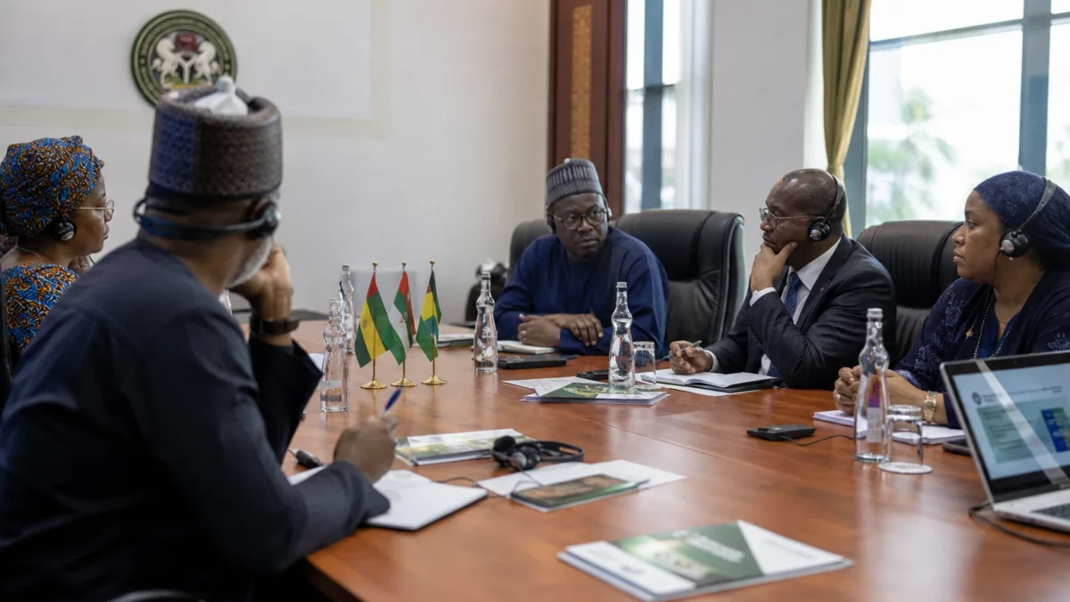 Au Nigeria, la location de batteries solaires veut lever le frein du coût initial pour accélérer l’accès à l’électricité