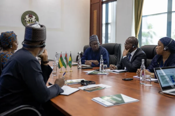 Au Nigeria, la location de batteries solaires veut lever le frein du coût initial pour accélérer l’accès à l’électricité