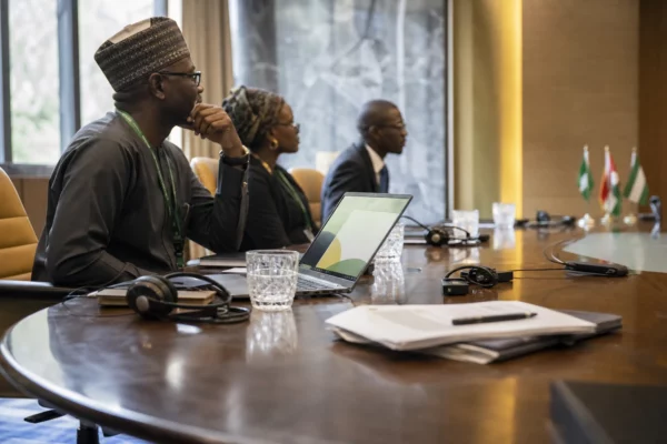 Nigeria : former 2 000 enseignants au numérique ne suffira pas sans combler la pénurie et stabiliser l’école publique