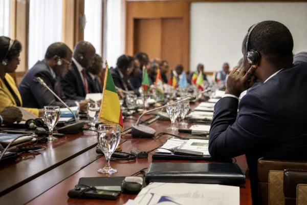 Au Cameroun, l’absence de Paul Biya alimente la bataille pour l’après-Biya et expose un vide de commandement à Yaoundé
