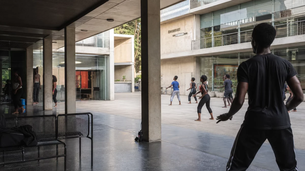 À Lyon, Wanjiru Kamuyu fait de Shangwe un bal participatif où la danse kényane dialogue avec l’Afrique de l’Est