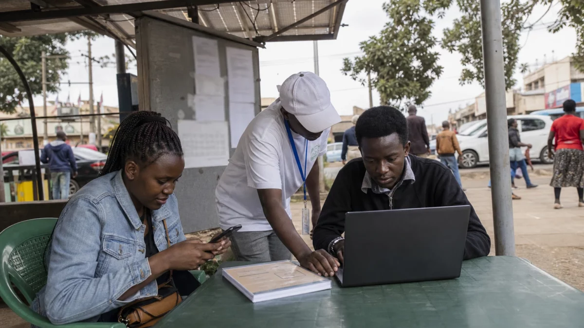 L’Afrique doit choisir entre bricoler l’IA et bâtir ses bases pour transformer la productivité, l’école et la santé