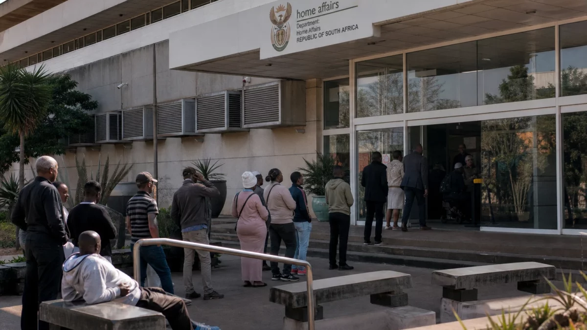 En Afrique du Sud, les contrôles illégaux visant les migrants révèlent la fragilité de l’État de droit face aux dérives locales