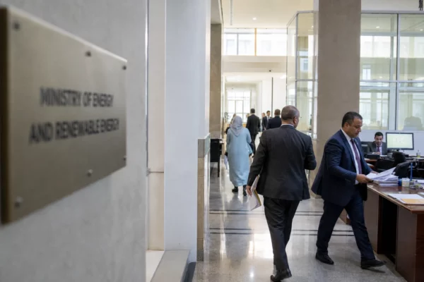 Algérie: la crise d’Ormuz booste ses ventes d’énergie, mais la demande locale limite le gain
