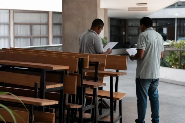 À Madagascar, l’affaire des tables-bancs manquants révèle les failles des marchés publics scolaires