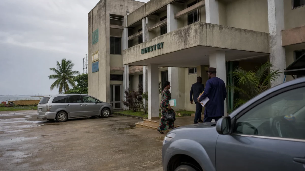 Au Nigeria, Ayetoro recule face à l’Atlantique et révèle l’urgence d’une protection durable du littoral