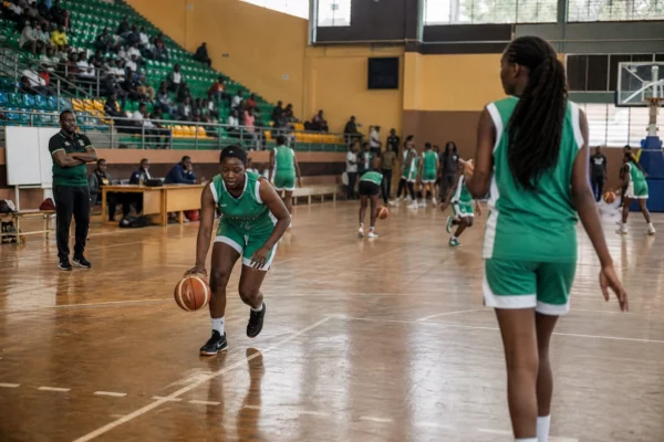 Le Mali prend l’avantage sur le Kenya et confirme sa puissance chez les U18 féminines à Abidjan