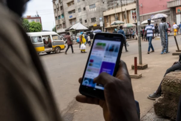 En Guinée, le pardon de l’imam de Conakry relance la pression sur les autorités pour libérer l’activiste Bella Bah