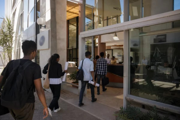 À Madagascar, la Bourse RFI ouvre une voie rare vers Paris pour jeunes journalistes et techniciens de radio