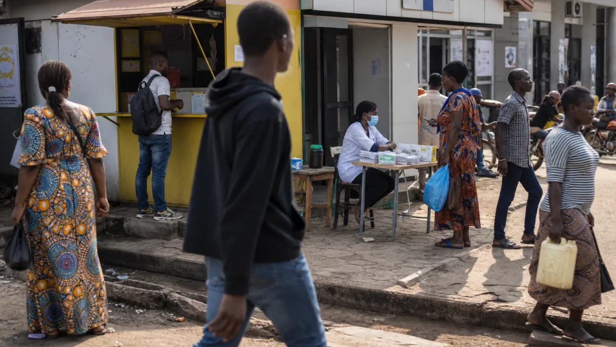 Ebola en RDC : la visite de l’OMS à Bunia souligne l’ampleur d’une flambée qui s’étend au-delà de l’Ituri