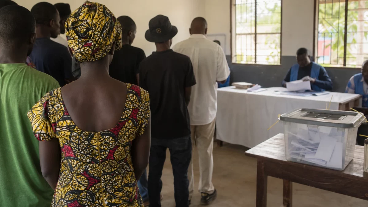 À Mongbwalu, le manque d’eau freine la riposte contre Ebola et fragilise les familles en Ituri